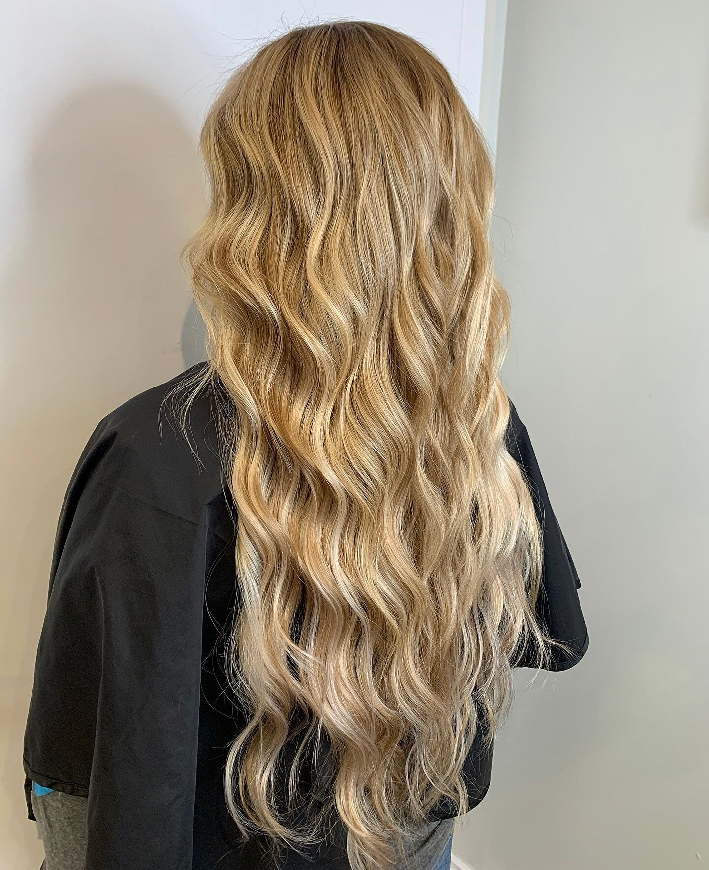 Customer wearing honey brown & ash blonde #12/24 hair extensions