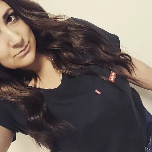Customer wearing dark brown #2 hair extensions