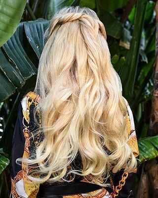 Customer wearing bleach blonde #613 hair extensions